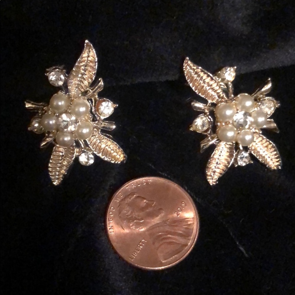 Vintage costume crystal and faux pearl earrings
